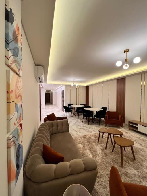 Apartment White Palace Served 21 *