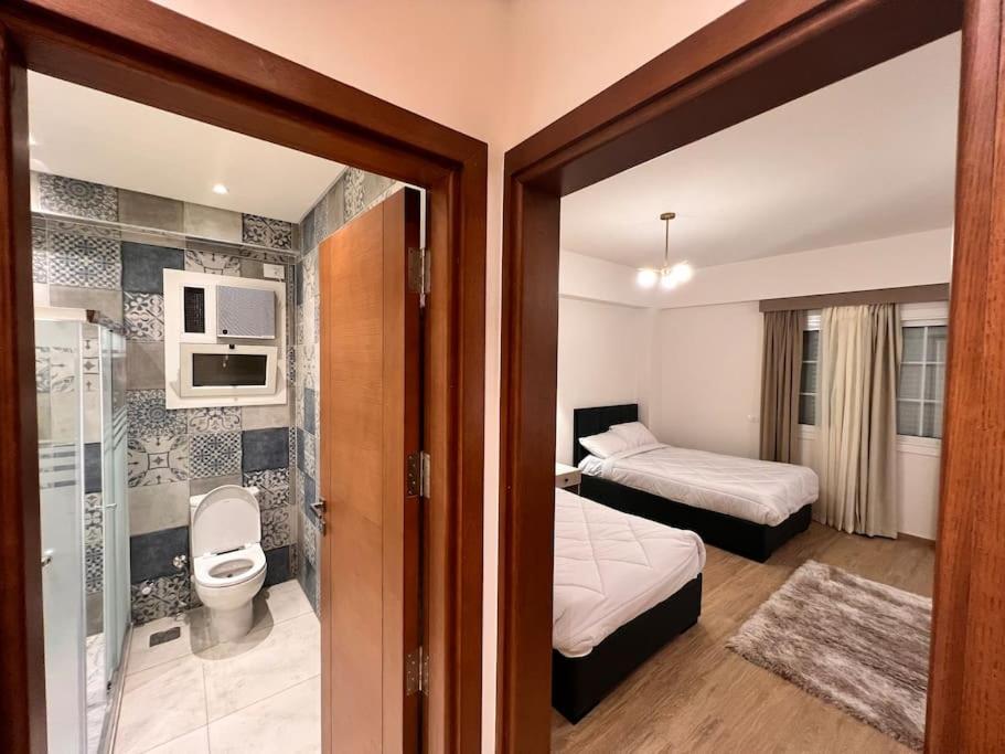 White Palace Served 21 Apartment *