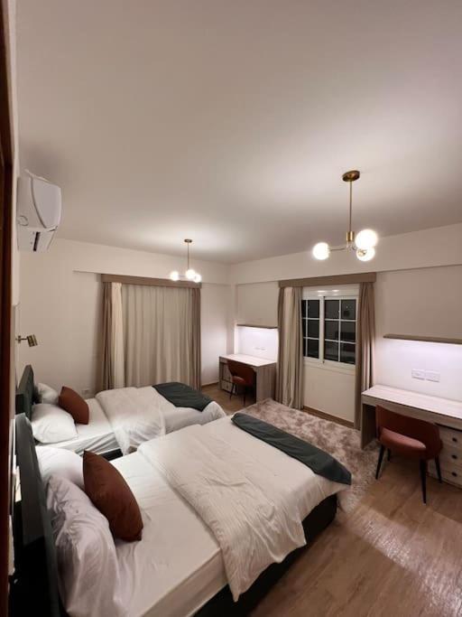 White Palace Served 21 Apartment